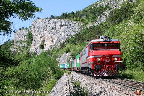 Descending the 24/1000 gradient near Podpec, 363.030 is hauling a containers train from Hungary destined to the Koper port