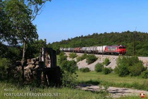 WIth the little Presnica chapel on the left, freshly painted 363.023 climbs from Koper with a loaded full train heading to Maribor