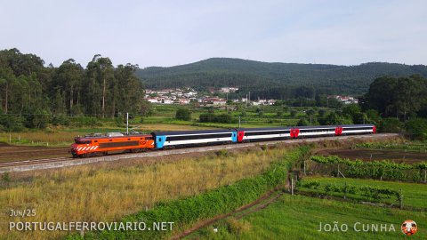 IR 850 Valença - Porto Campanhã speeding through Carapeços