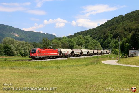 Taurus 541.108 hauls a loaded grain train from Croatia to Sezana, seen near Jevnica