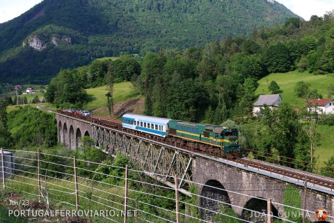 664.110 hauling the autovlak 859 to Most na Soci in the beautiful Grahovo bridge