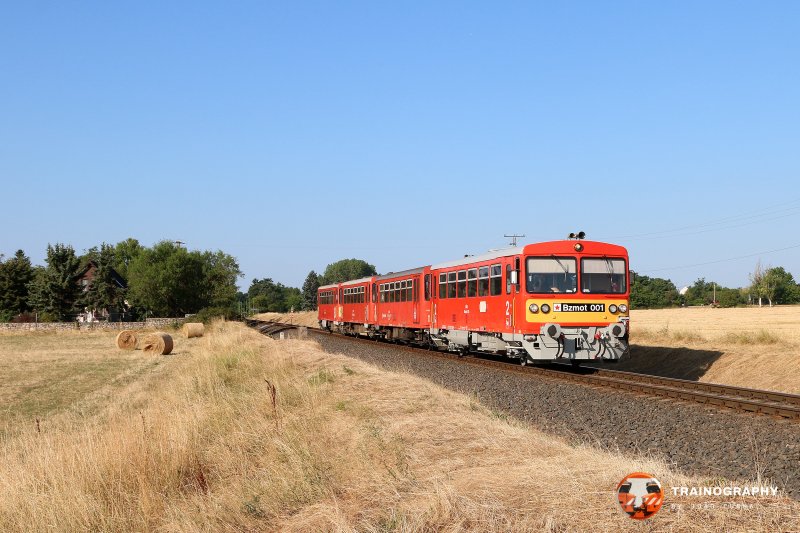 Near Aszofo, MAV 117.001 "Anaconda" + 117.343 run the regional train from Tapolca to Balatonfured in original livery