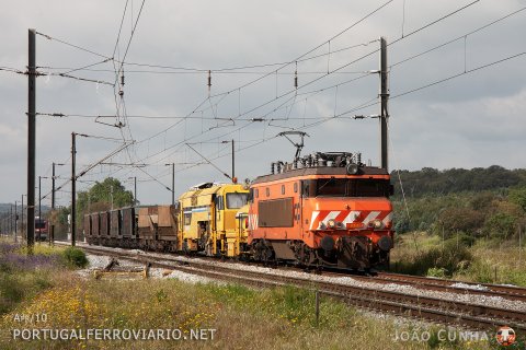 2602 leading 77303 Santarém - Entroncamento, transporting sand to Guarda