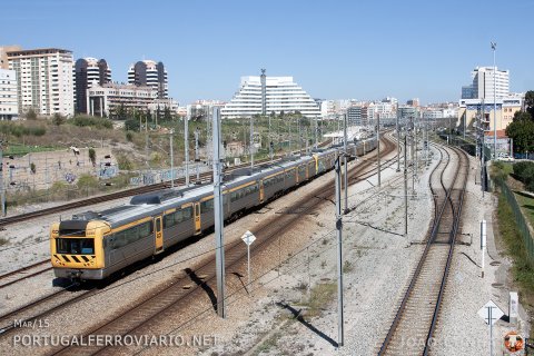 Special train 13510 Guarda - Benfica full of supporters with 2289+2274+2285, seen here at Entrecampos