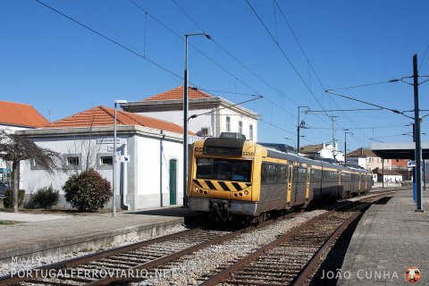 Regional train 5402/3 from Guarda to Coimbra, stopped at Vila Franca das Naves