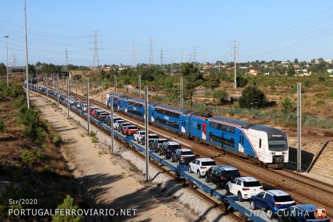 Arriving to Penalva, train 14209 Areeiro - Setúbal is seen with unit 3516