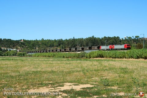 Coal train 66582/3 Pego - Sines hauled by CP 5627+5628 leaving Coruche behind