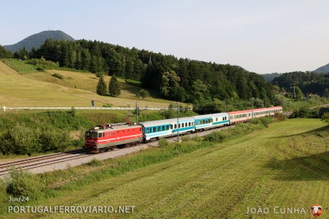 In the beautiful landscape of Poljcane, 342.023 hauls the Eurocity "Emona" 150 from Ljubljana to Wien Hbf