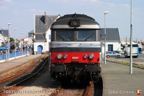 St. Gilles Croix de Vie still had some interesting trains back in 2005 - BB 67427 waits depart time for its TER to Nantes