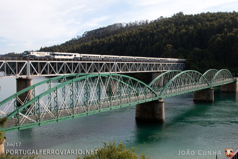 The majestic "Transcantabrico" in its first day, running from Ferrol to Viveiro and passing at Barqueiro with loco 1916
