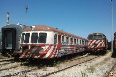 The sad state of the CP 0111 railcar in 2012, before restore works. At the time, it was stored in Barreiro-A