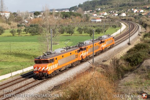 After the storm, all the orange 2600s come out - 2610, 2602 and 2609 heading to Entroncamento at Pombal