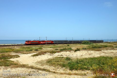 Extra rain running for Rock in Rio - Lisboa, with 2606 rescuing 2608 in front of train 13838 Porto - Lisboa