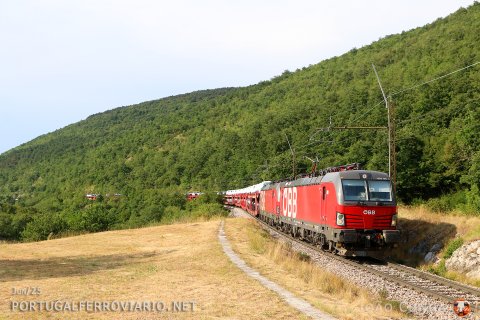 The usual Mercedes-benz train with OBB 1293.100 in front passes Presnica junction, heading to Koper, hauling 1293.060 shut down