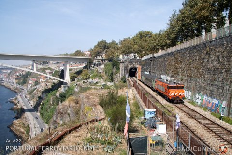 Empty stock run from São Bento to Contumil, in the beautiful city of Porto