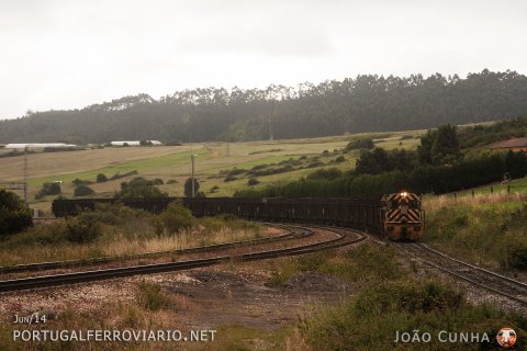 Empty coal train leaving the "mainline" between factories and going to the port of Gijon