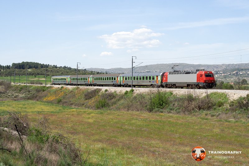 Near Celorico da Beira, 5612 hauls Intercity 511 from Lisboa heading to Guarda