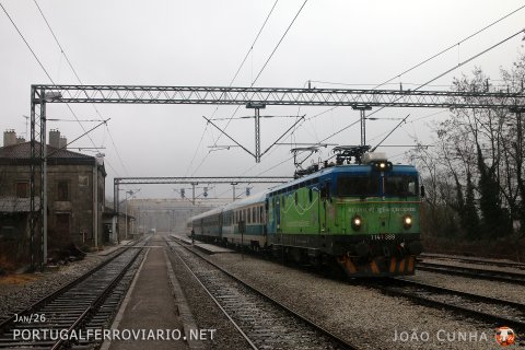 Departing the border station of Sapjane, 1141.389 hauls the MV train from Ljubljana to Rijeka that includes a croatian sleeper arrived from Zurich overnight