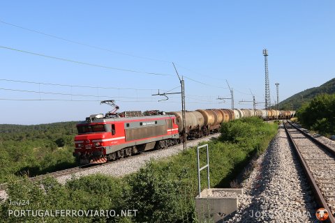 Empty fuel tankers heading to Koper, lead by 363.018