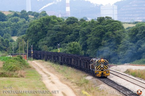 Heavy coal train from Gijon port to the Aviles factory
