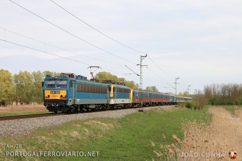 Very few "Gigant" locomotives survived in 2026. Among them, 630.020 here seen at Zalakomar with 433.201 behind in the IC 852 "Tópart" from Budapest do Nagykanizsa