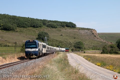 Leaving Mataporquera, FEVE 1916 hauls Transcantabrico 72824 from Mataporquera to Cistierna