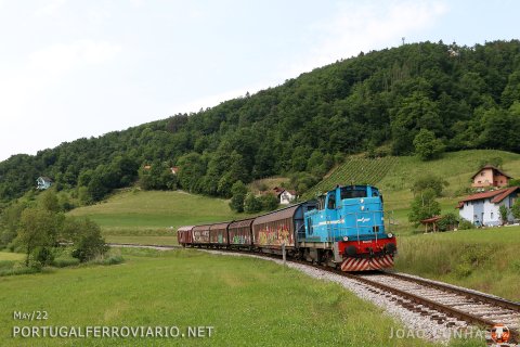Passing by Polzela, 643.043 hauls a short freight from the Hi-sense factory in Velenje and heading to the Celje yard, in the mainline to Ljubljana