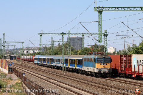 IC 956 "Gocsej" Budapest-Deli to Akja crossing a OBB freight train at Budafok