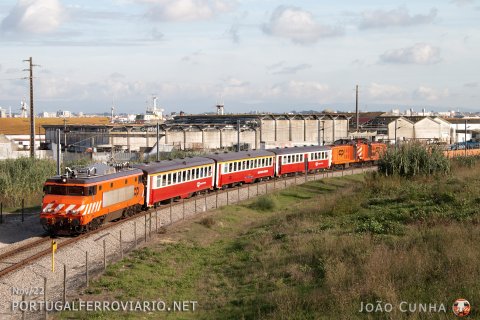PTG Enthusiasts train arriving to the port of Aveiro with CP 2609