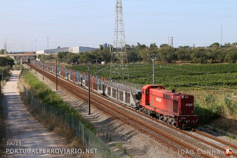 Empty train 65880 Setúbal-Mar - Penalva, near Penalva