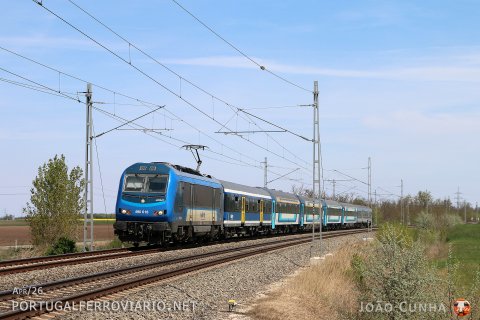 Heading towards Pécs at Ivanca, 490.016 (ex 36017) runs the IC "Mecsek" 804 from Budapest-Deli