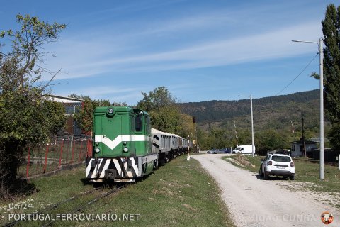 Train Moroeni - Fieni at Pietrosita