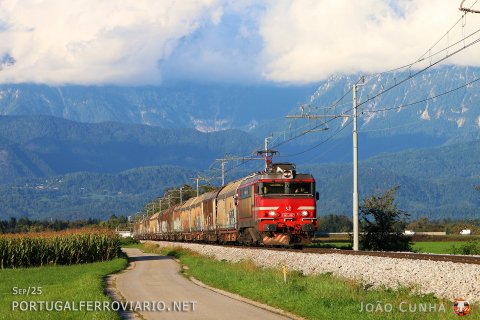 Under a fantastic sunset, Brižita 037 accelerates south of Kranj with a train from the Jesenice border to Ljubljana