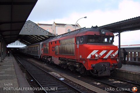 IC 591 Barreiro - Beja with locomotive 1939 in the last day of long distance trains in Barreiro, 5th June 2004