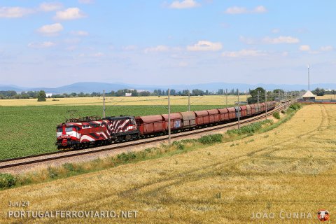The wonderful 242.243 with a train from eastern Slovakia to the capital city of Bratislava