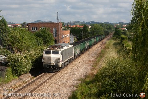 In the Viella bypass, 251.011 hauls coal train 81774/5 from Aboño to Ponferrada