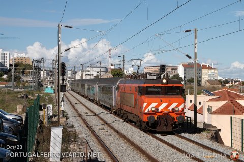 2610 to the rescue! Arriving to Lisboa with IC 524 from Porto after the breakdown of a 5600