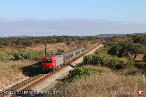 5617 approaching Casa Branca at 190 km/h with IC 590 from Lisboa to Évora