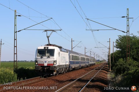 Vectron 193.968 leased to MAV running the IC 78 "Traianus" Budapest-Keleti to Craiova