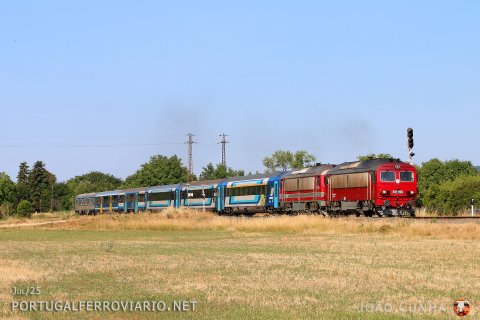 IC 19707 Tapolca - Budapest-Deli running with 418.103 and 418.112 ahead for the Balaton Retro Weekend event