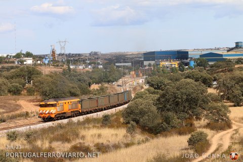 Where it all starts - 1905 has just left the mine with train 55094 to Picotas