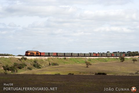 Including red containers from Aljustrel mines, 1902 leaves Picotas with a full zync & copper train to Praias Sado