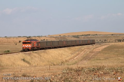 CP 1945 arrives at Ourique with special train 96216/7 from the mines to Praias Sado