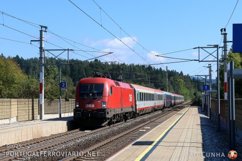 Through Lind-Rosegg, OBB 1116.103 with Eurocity "Blauer Enzian" 112 Klagenfurt - Frankfurt