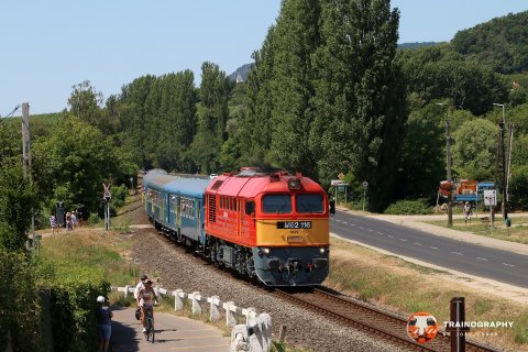 This regional train from Tapolca to Balatonfured appeared with M62.116 and the "blue train"