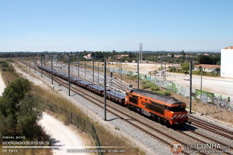 Steel train from Siderurgia Nacional to Setúbal port, entering Pinhal Novo