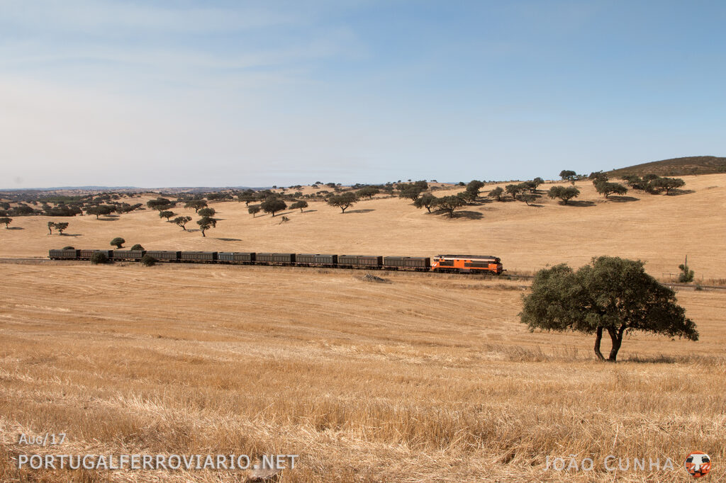 Near Monte dos Mestres, 1905 hauls train 55982/3 from the mines to the Setúbal port in a typical Alentejo landscape