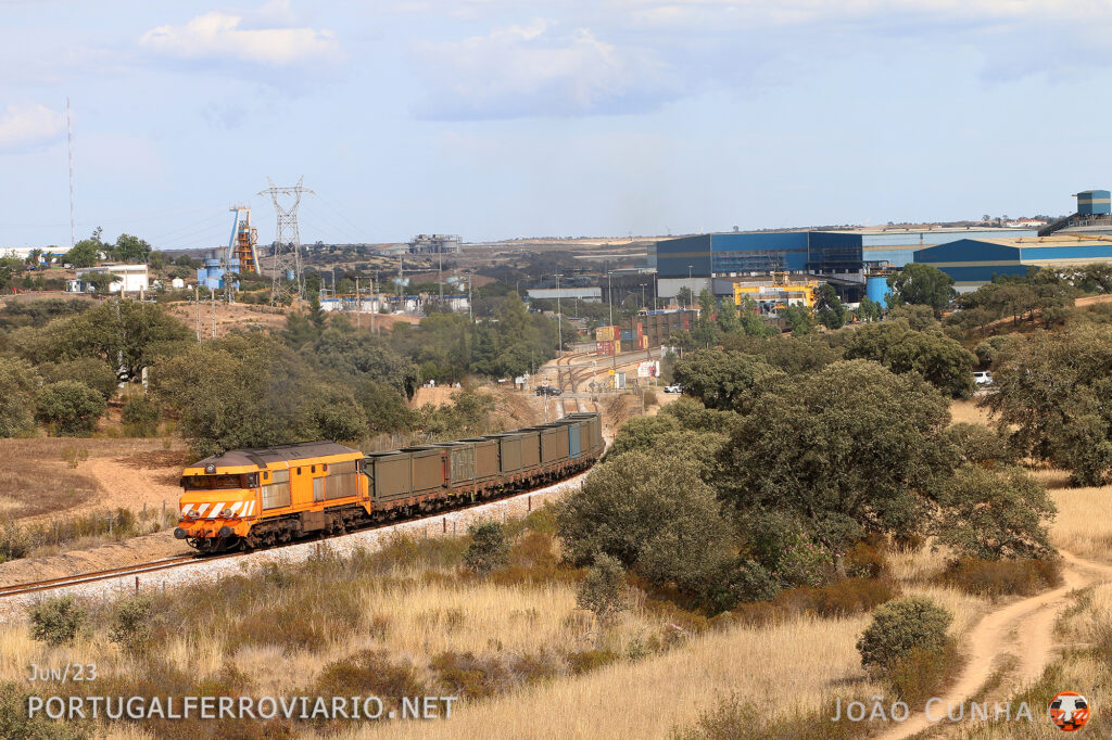 Where it all starts - 1905 has just left the mine with train 55094 to Picotas