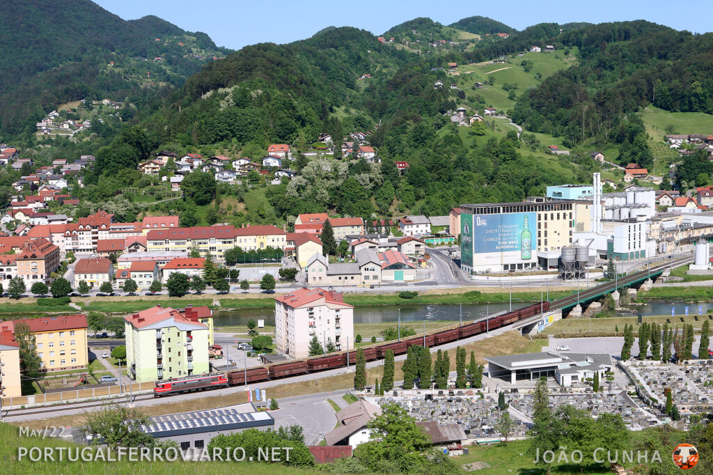 A short, beautiful coal train from Koper to Austria is seen passing in the middle of the beautiful city of Lasko