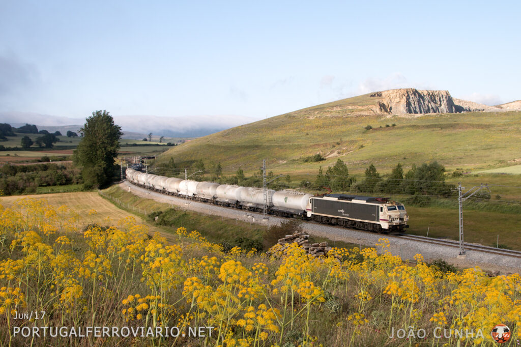 Train 83666 Muriedas - Mataporquera enters its final station hauled by 251.026 formed by hopper wagons to load cement at the local factory